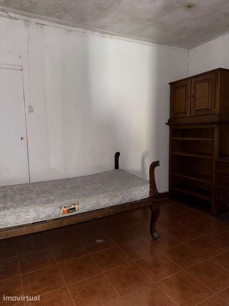 Moradia T2 isolada com 2 andares em Valença - Grande imagem: 5/14