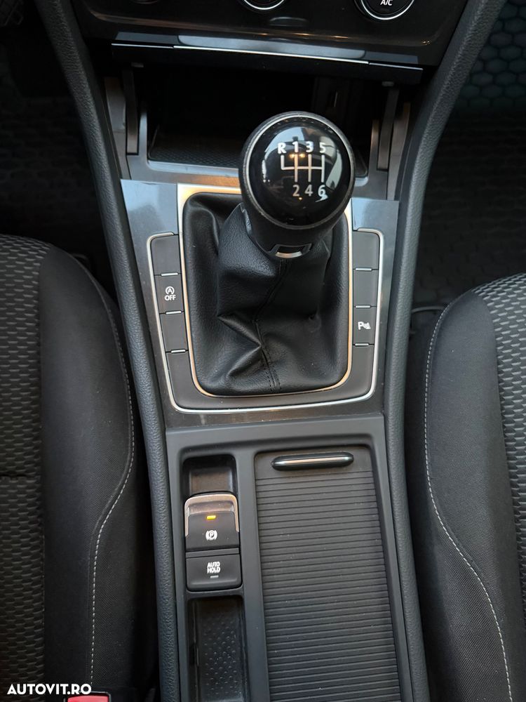 Volkswagen Golf - 12
