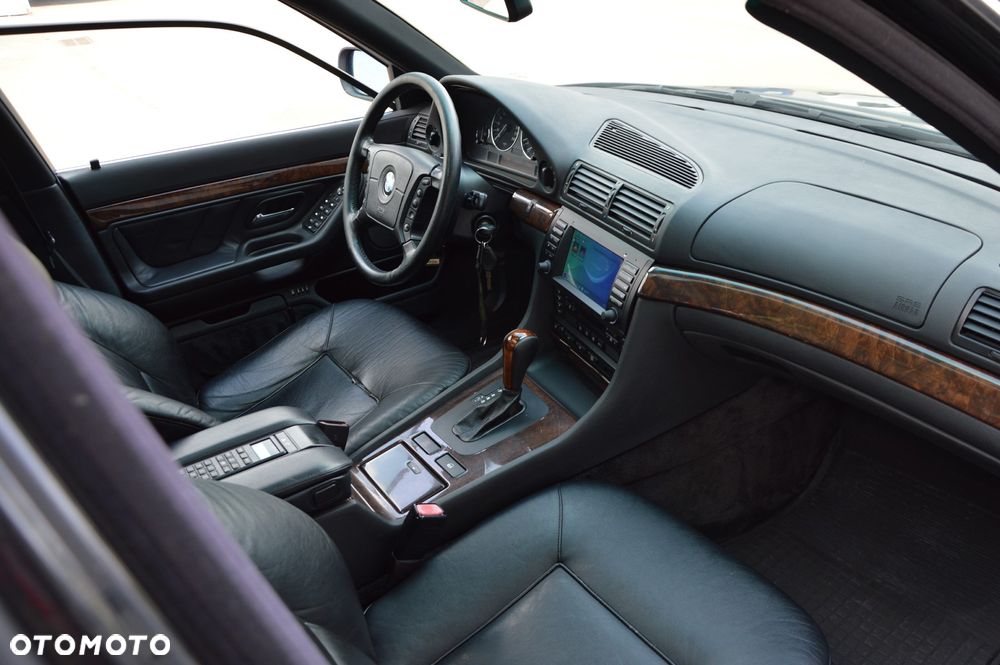 BMW Seria 7 740i - 6
