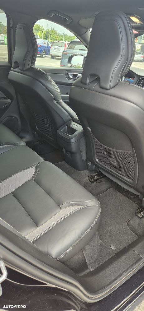 Volvo XC 60 B4 MHEV AT AWD Ultimate Dark - 3