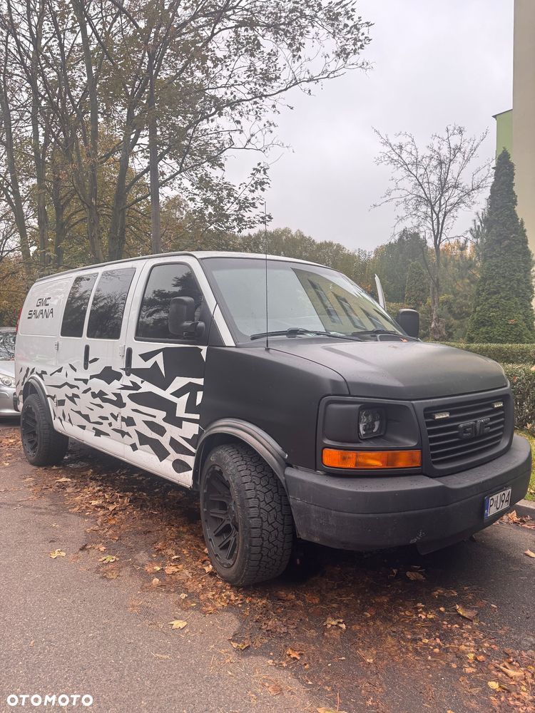 GMC Savana - 1