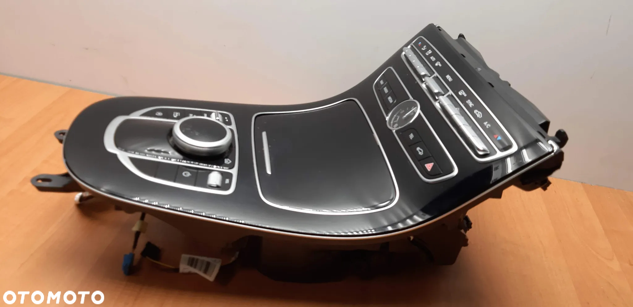 Tunel środkowy panel sterowania Mercedes W213 2020r. Sedan 2.0d - 6
