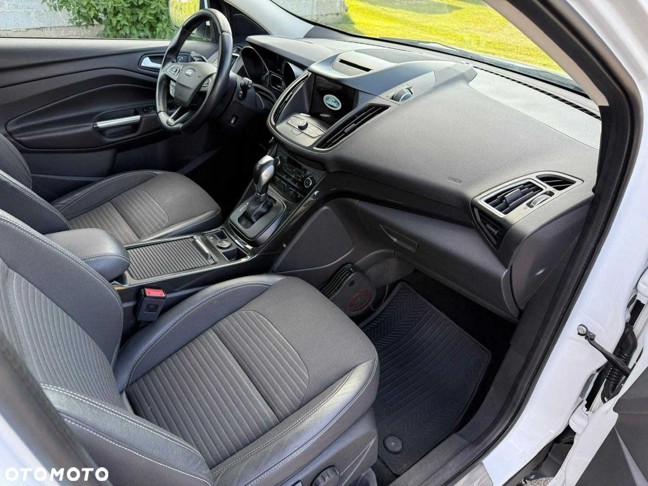Ford Kuga - 10