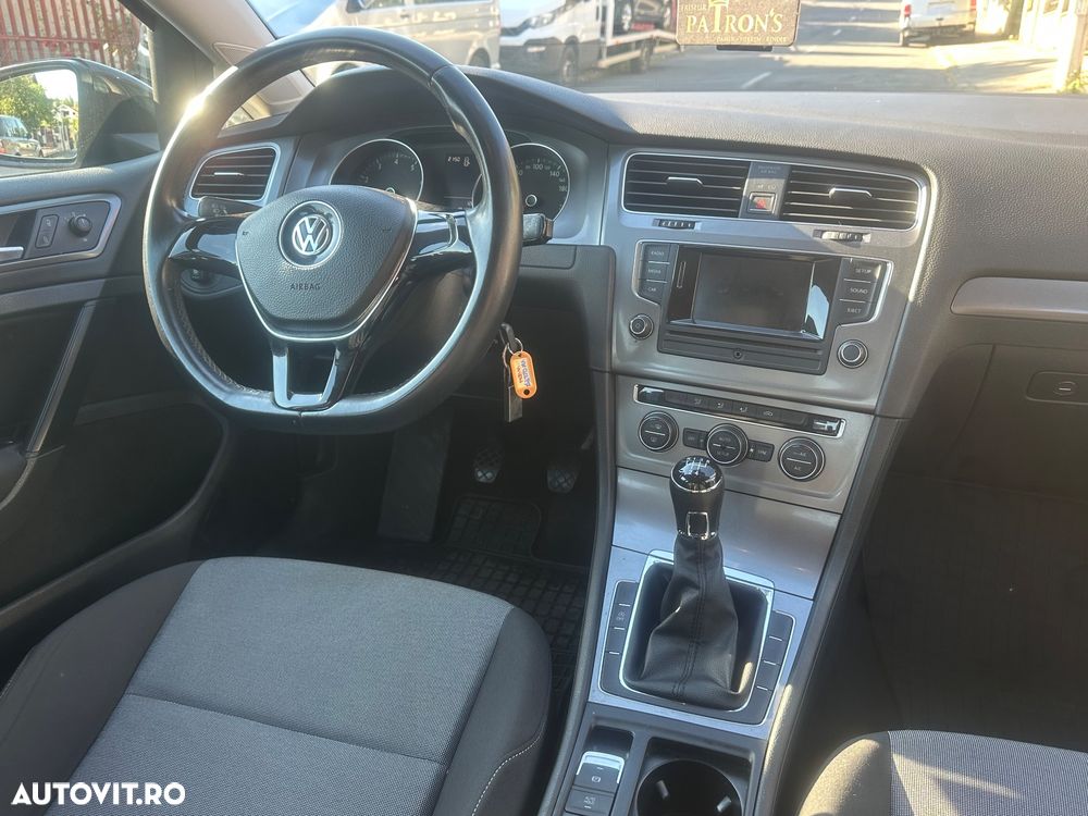 Volkswagen Golf - 6