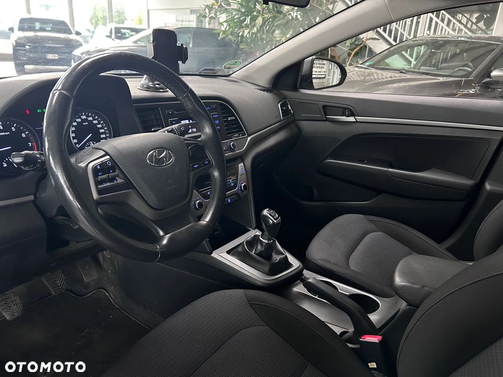 Hyundai Elantra 1.6 Classic Plus - 10