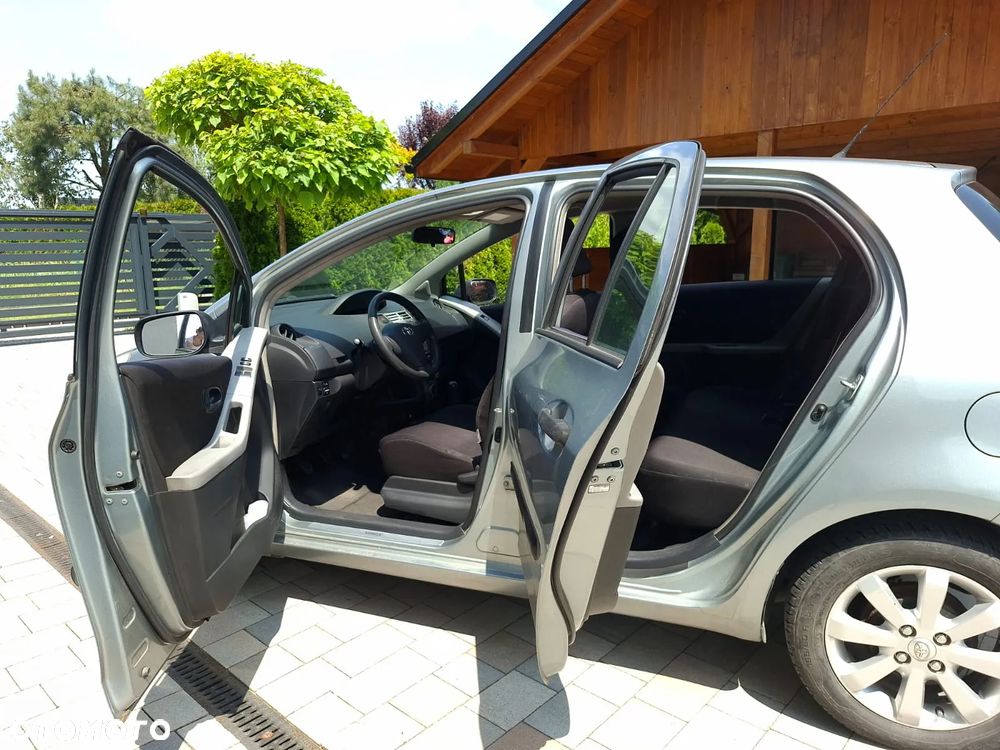 Toyota Yaris - 25