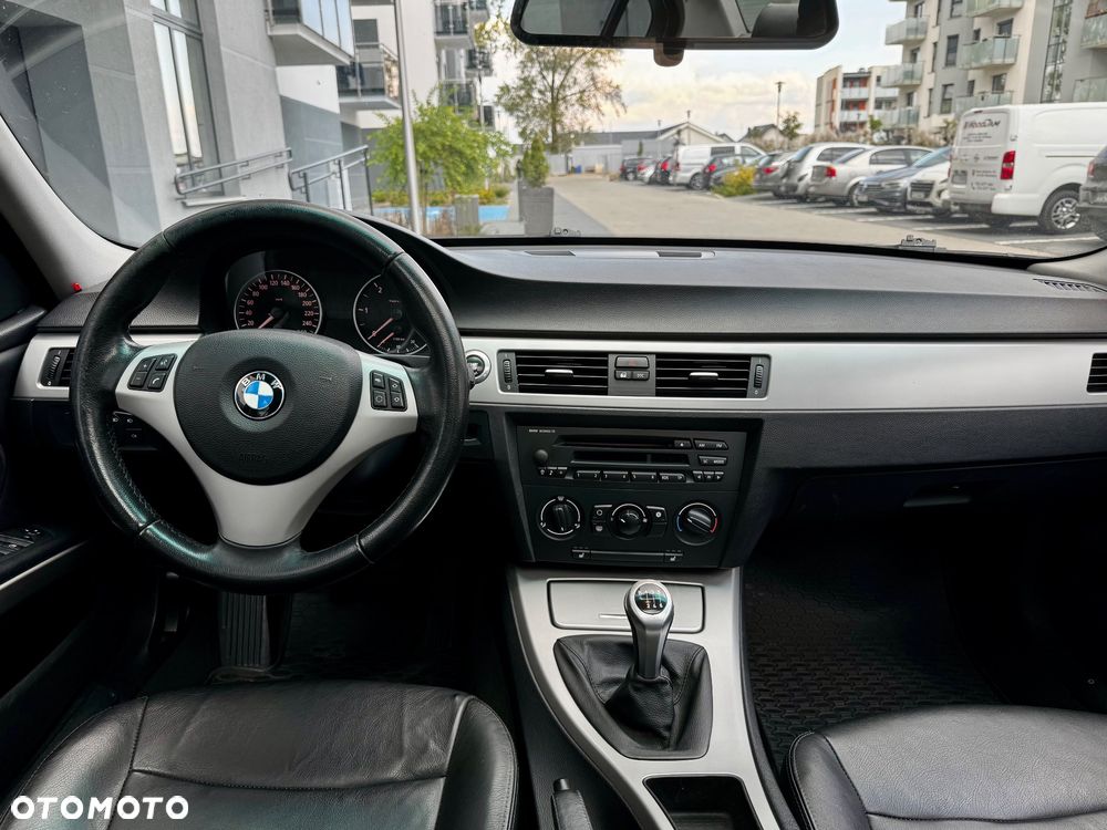 BMW Seria 3 318d - 11
