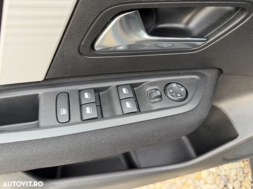 Citroën C4 PureTech 100 Stop&Start LIVE PACK - 17