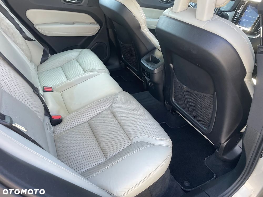 Volvo XC 60 D5 SCR AWD Momentum - 12
