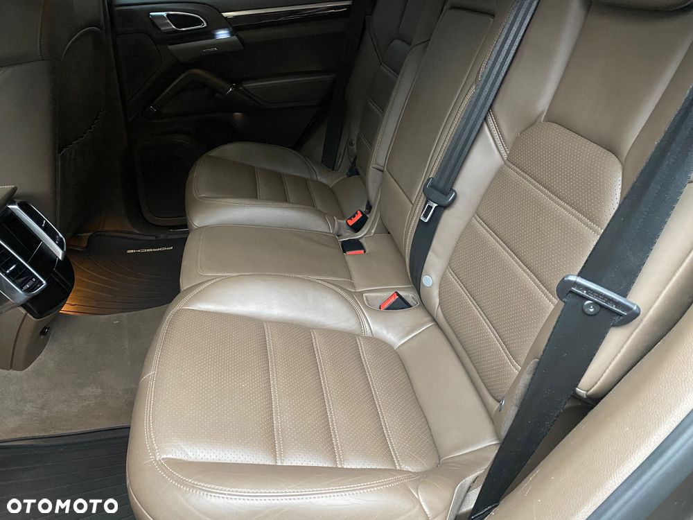 Porsche Cayenne - 19