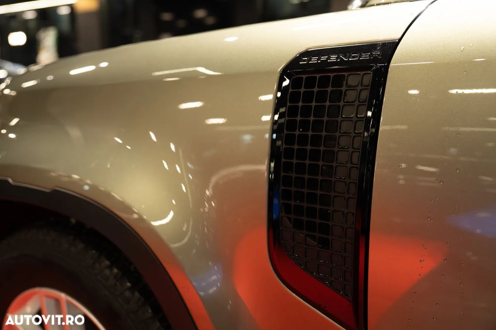 Land Rover Defender 110 2.0 P300 SE - 11