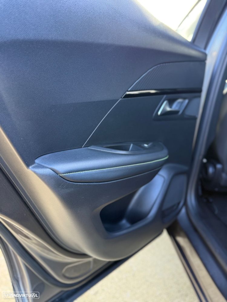 Peugeot 2008 PureTech 130 EAT8 GT Pack - 13