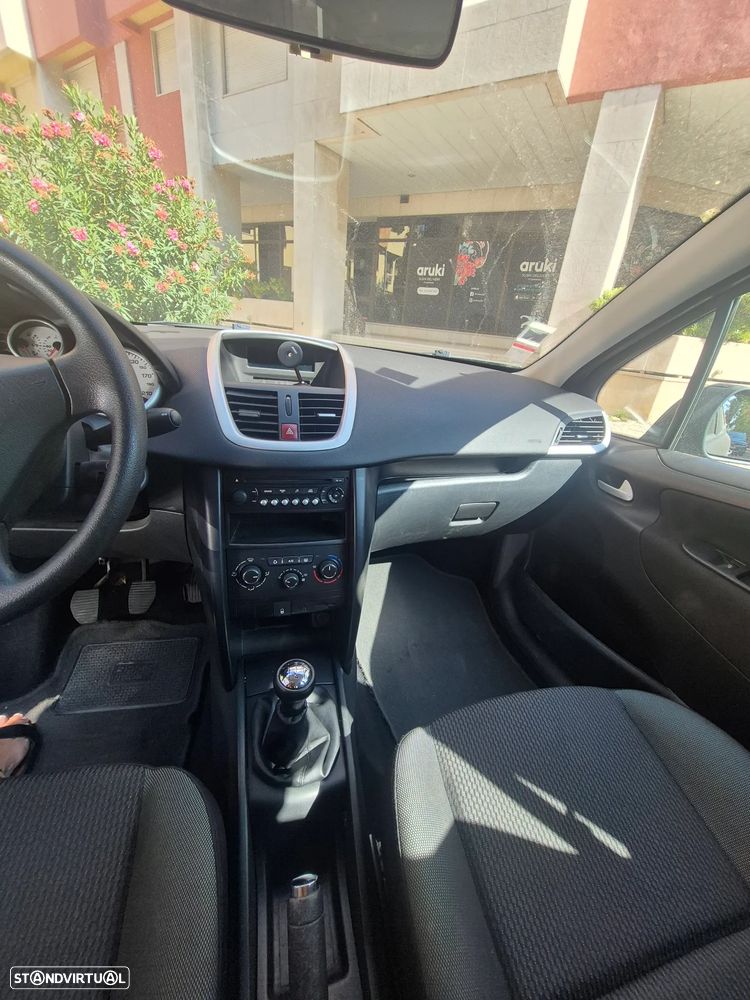 Peugeot 207 1.4 16V SE Millesim 200 Anos - 11