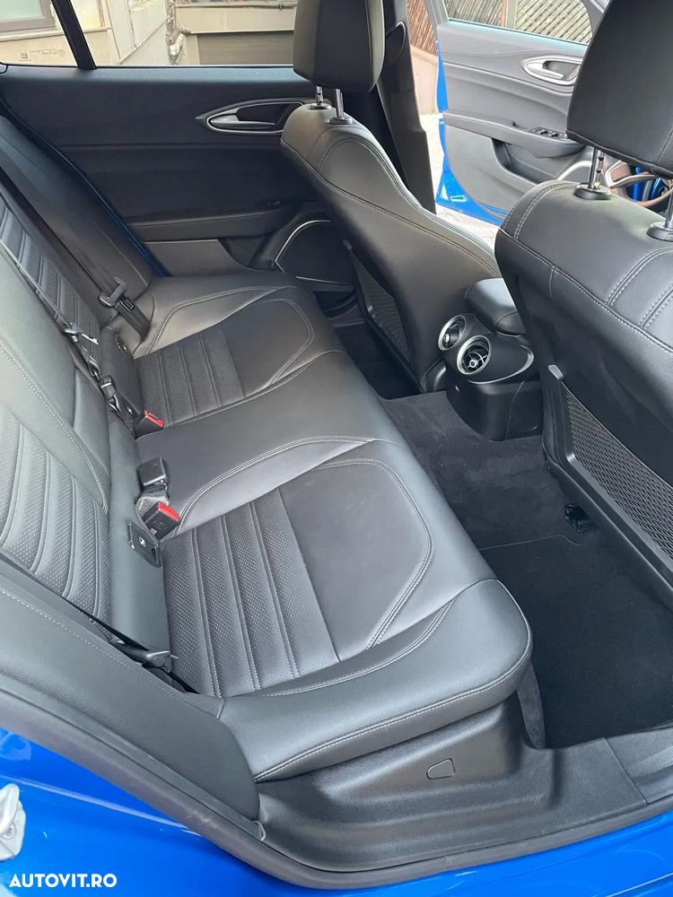 Alfa Romeo Giulia 2.2 JTDM AWD AT8 Veloce - 9