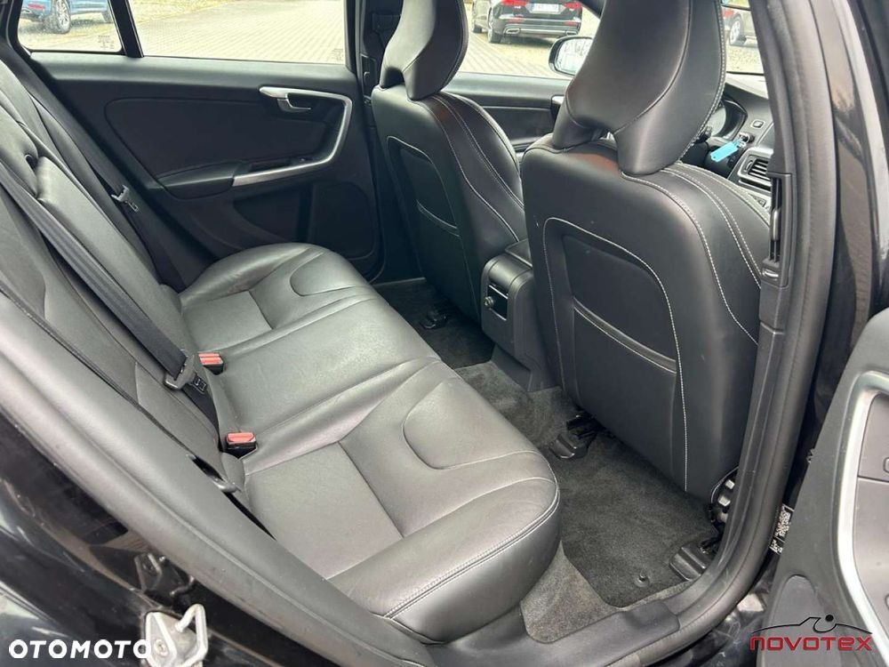 Volvo V60 T3 Momentum - 16
