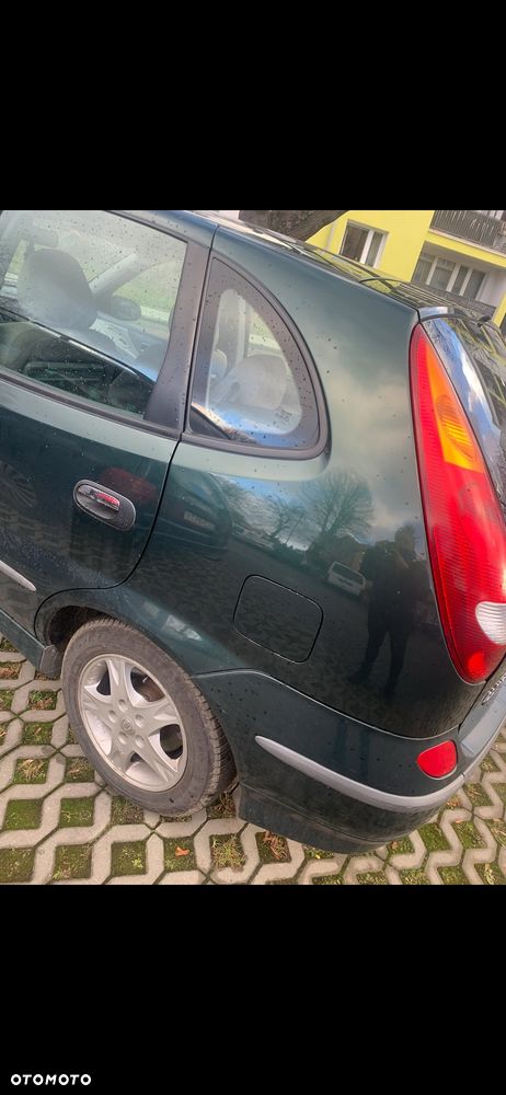 Nissan Almera Tino - 5