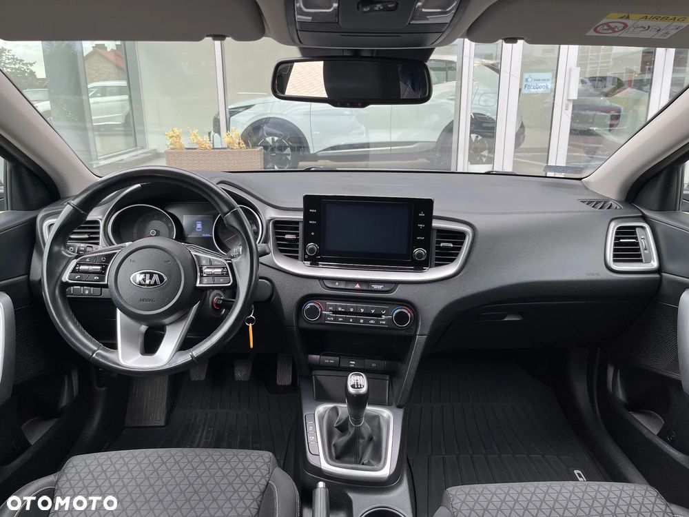 Kia Ceed 1.5 T-GDI M - 12