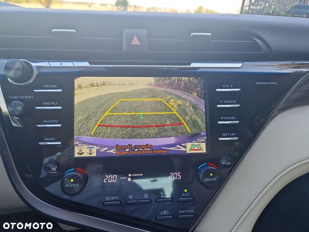 Toyota Camry 2.5 Hybrid Executive CVT - 18