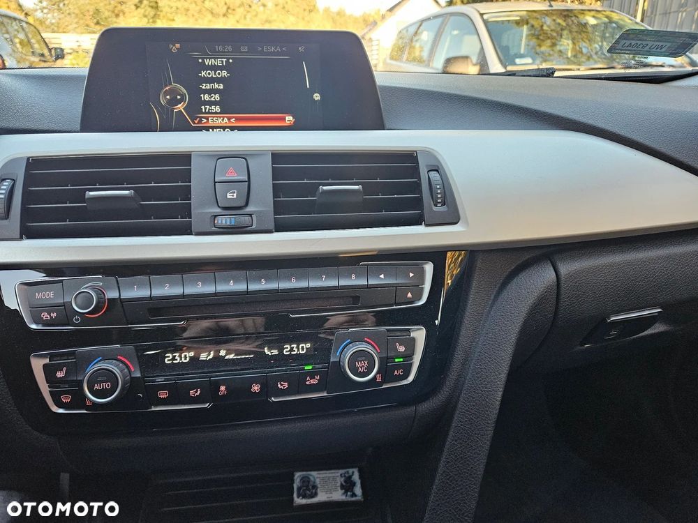 BMW Seria 3 330d xDrive Sport-Aut Luxury Line - 12