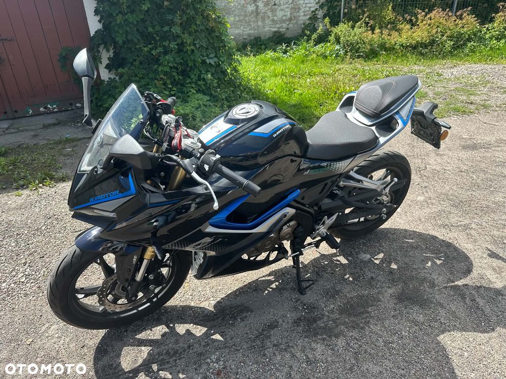 QJMOTOR SRK 125R - 4