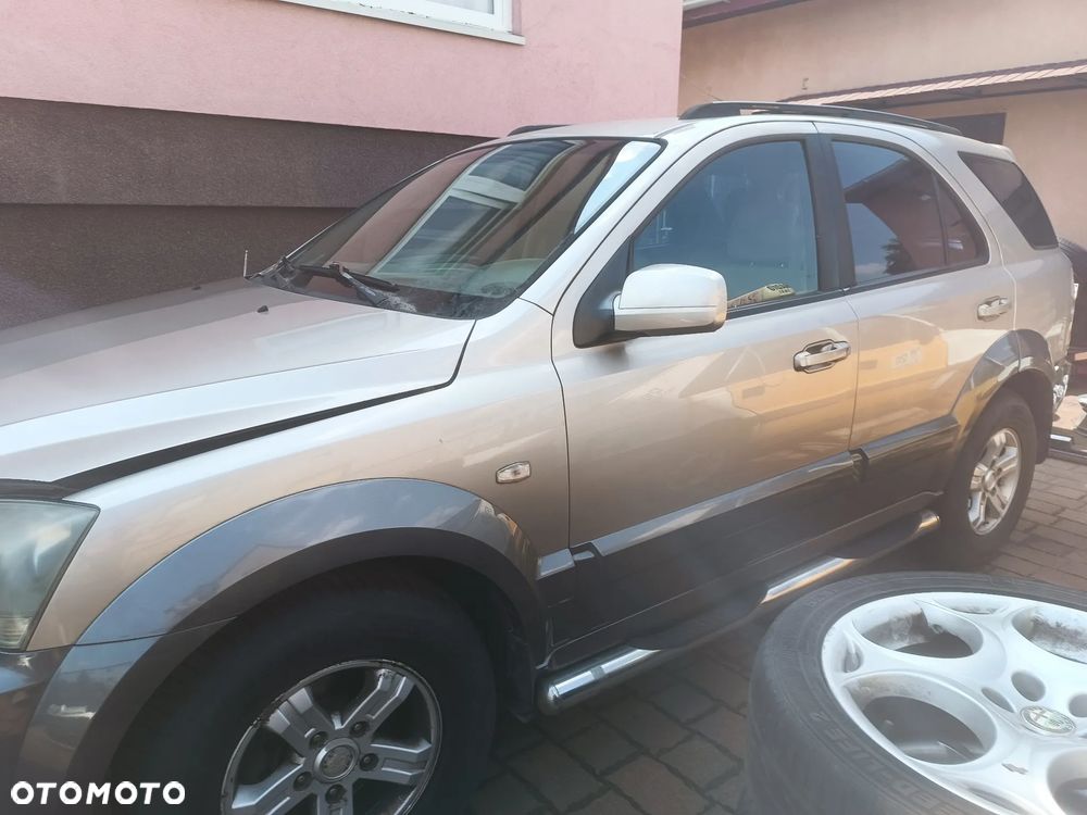 Kia Sorento 1 I 2.5 crdi - maska grill atrapa "bmw" - auto na części Częstochowa - 6