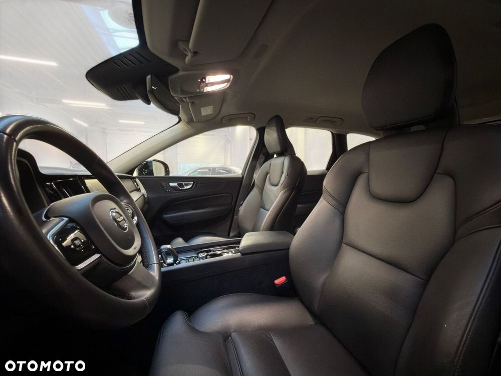 Volvo XC 60 B4 B Plus Dark - 22
