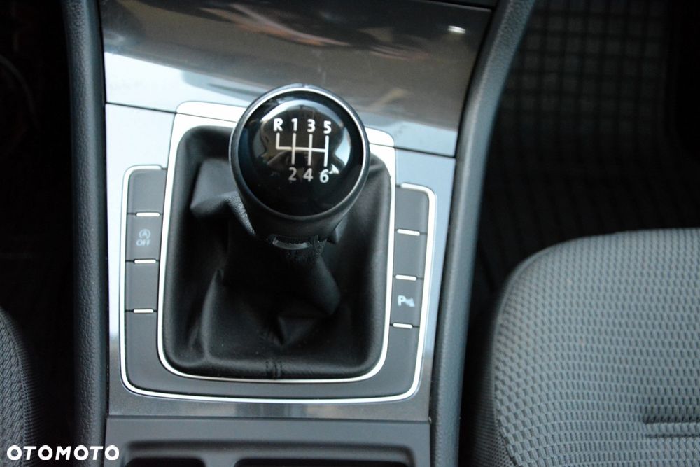 Volkswagen Golf 1.5 TSI BMT Evo Comfortline - 32