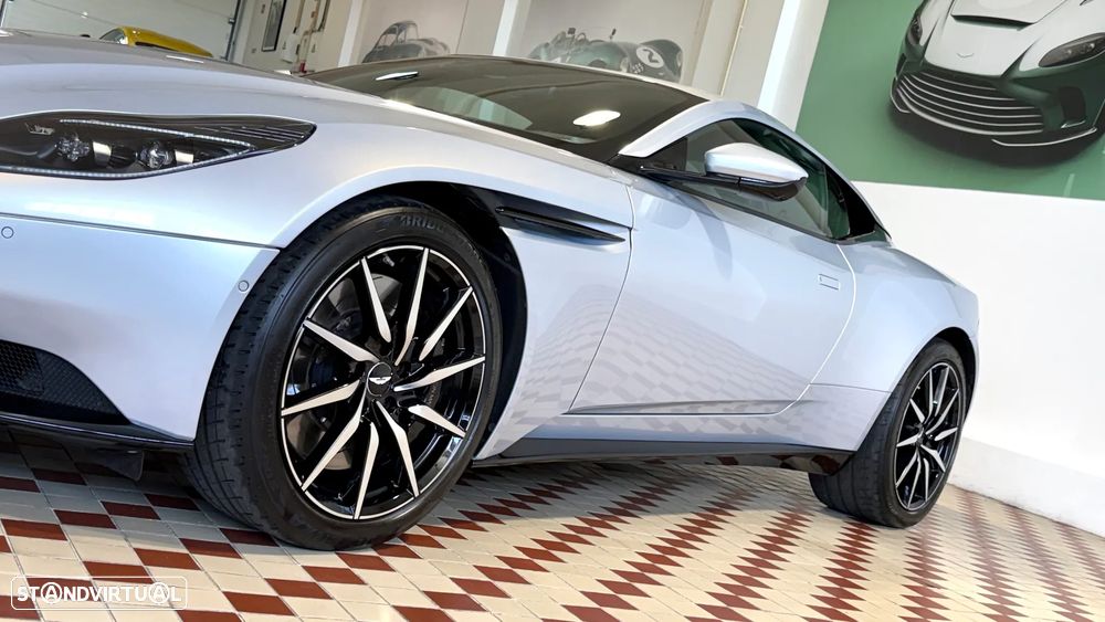 Aston Martin DB11 Coupé V8 - 6