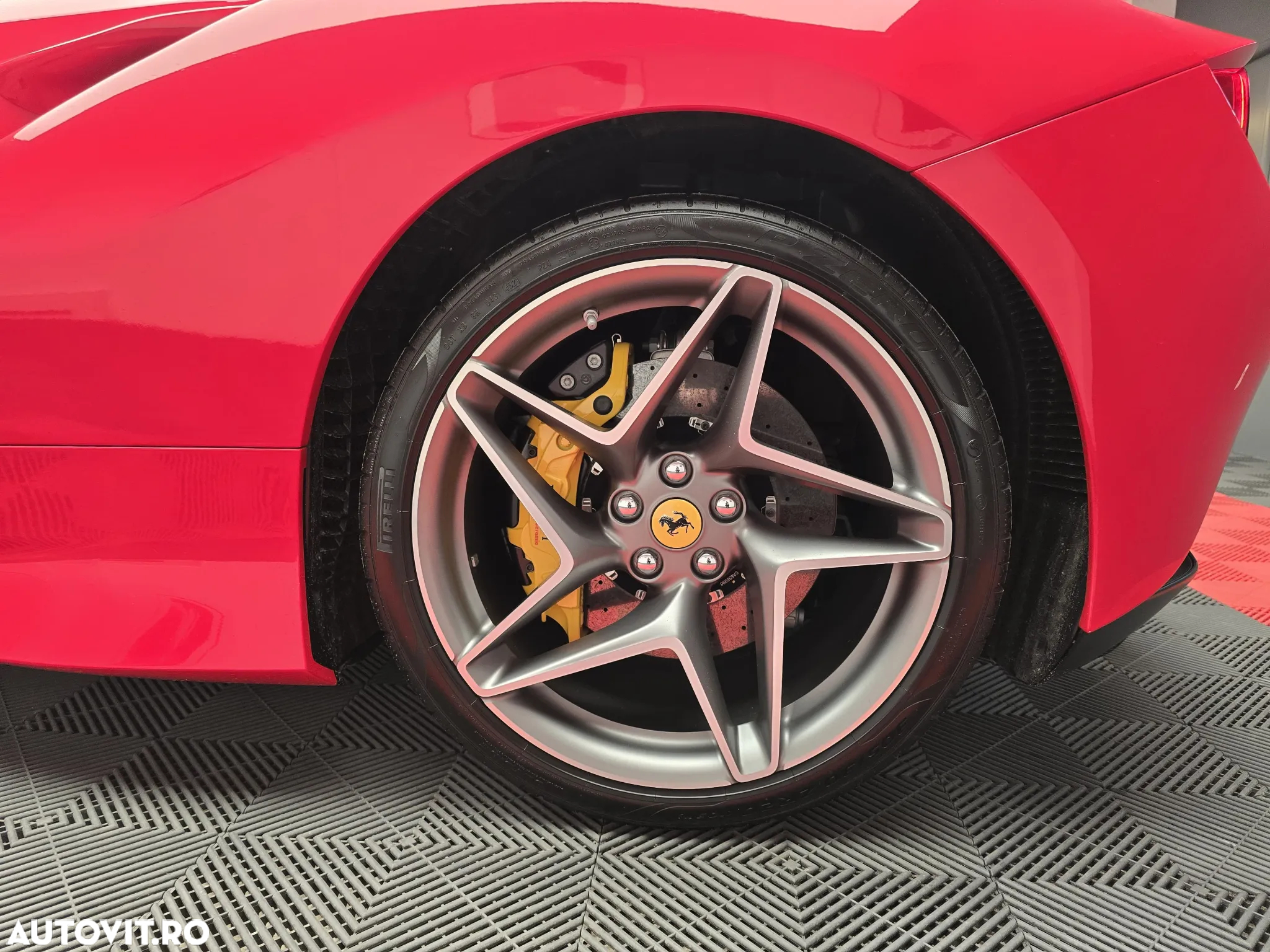 Ferrari F8 - 10
