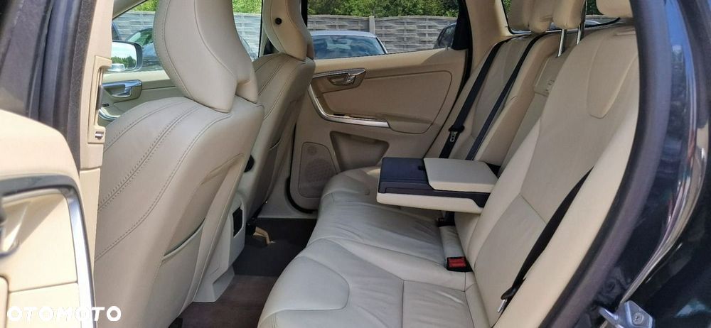 Volvo XC 60 D5 AWD Geartronic Summum - 26