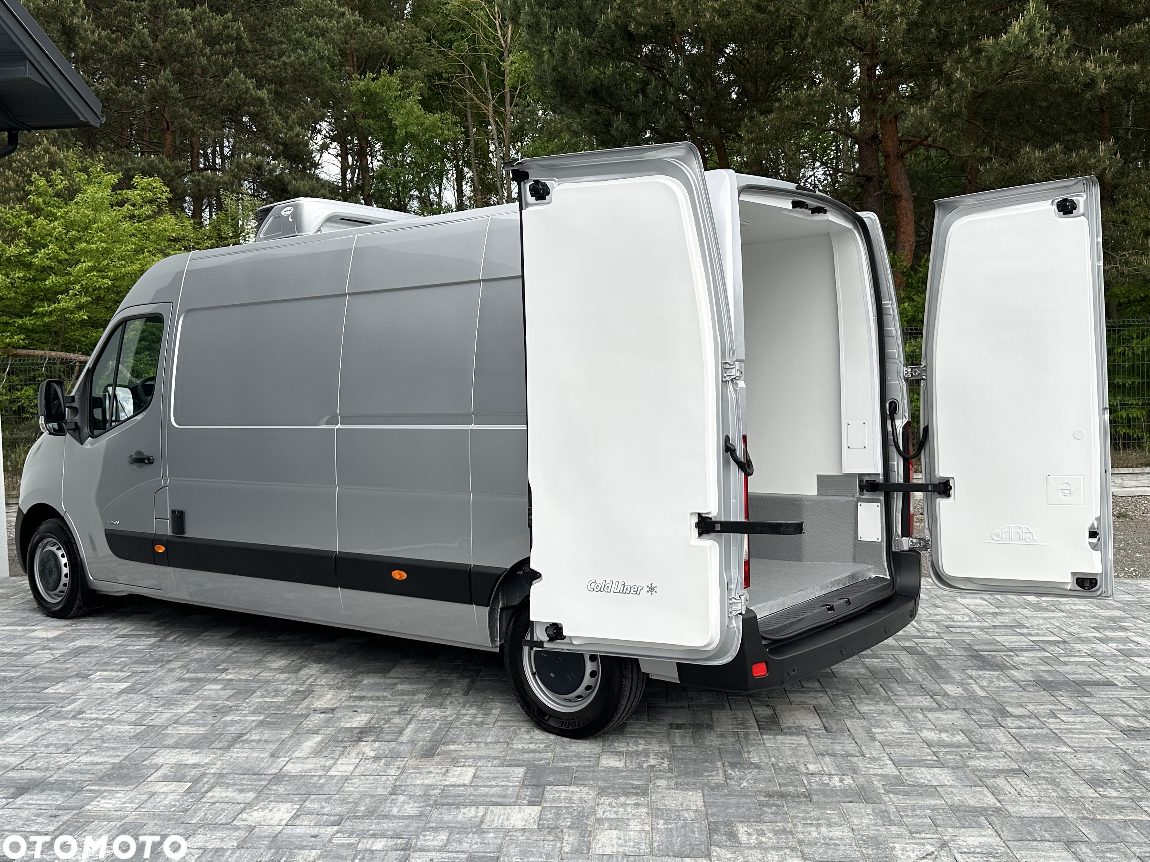 Renault Master L3H2 Chłodnia Carrier Xarios 350 / Zasilanie postojowe 230V / Bogata wersja wyposażenia / Lakier srebrny metalik / Salon PL / FV23% - 17
