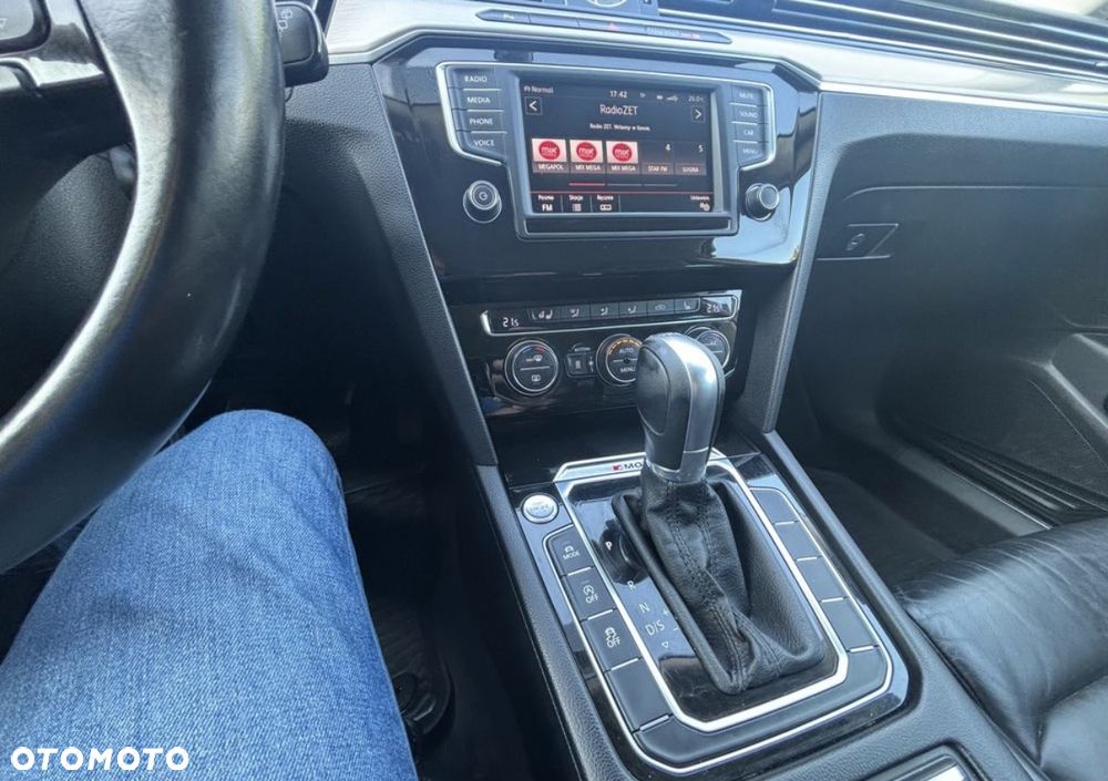 Volkswagen Passat 2.0 TDI SCR 4Mot DSG Highline - 21