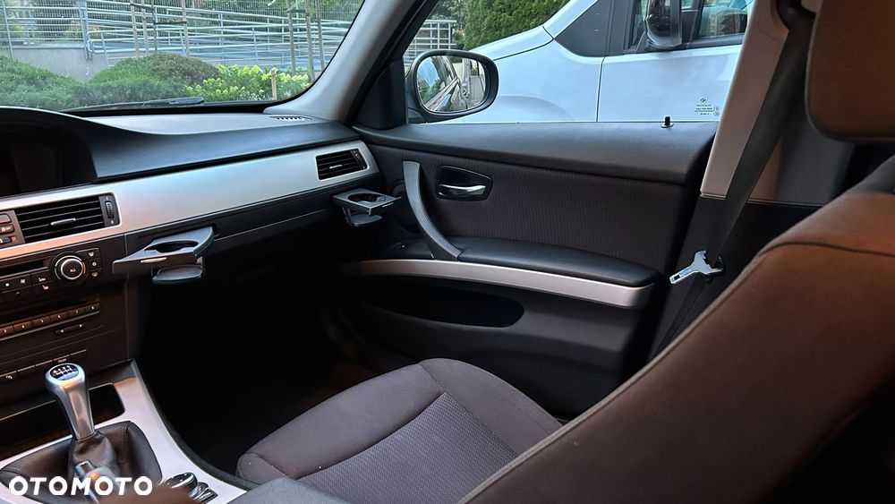 BMW Seria 3 320d Efficient Dynamics - 16