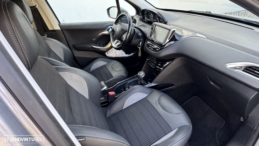 Peugeot 2008 1.2 PureTech Allure EAT6 - 20