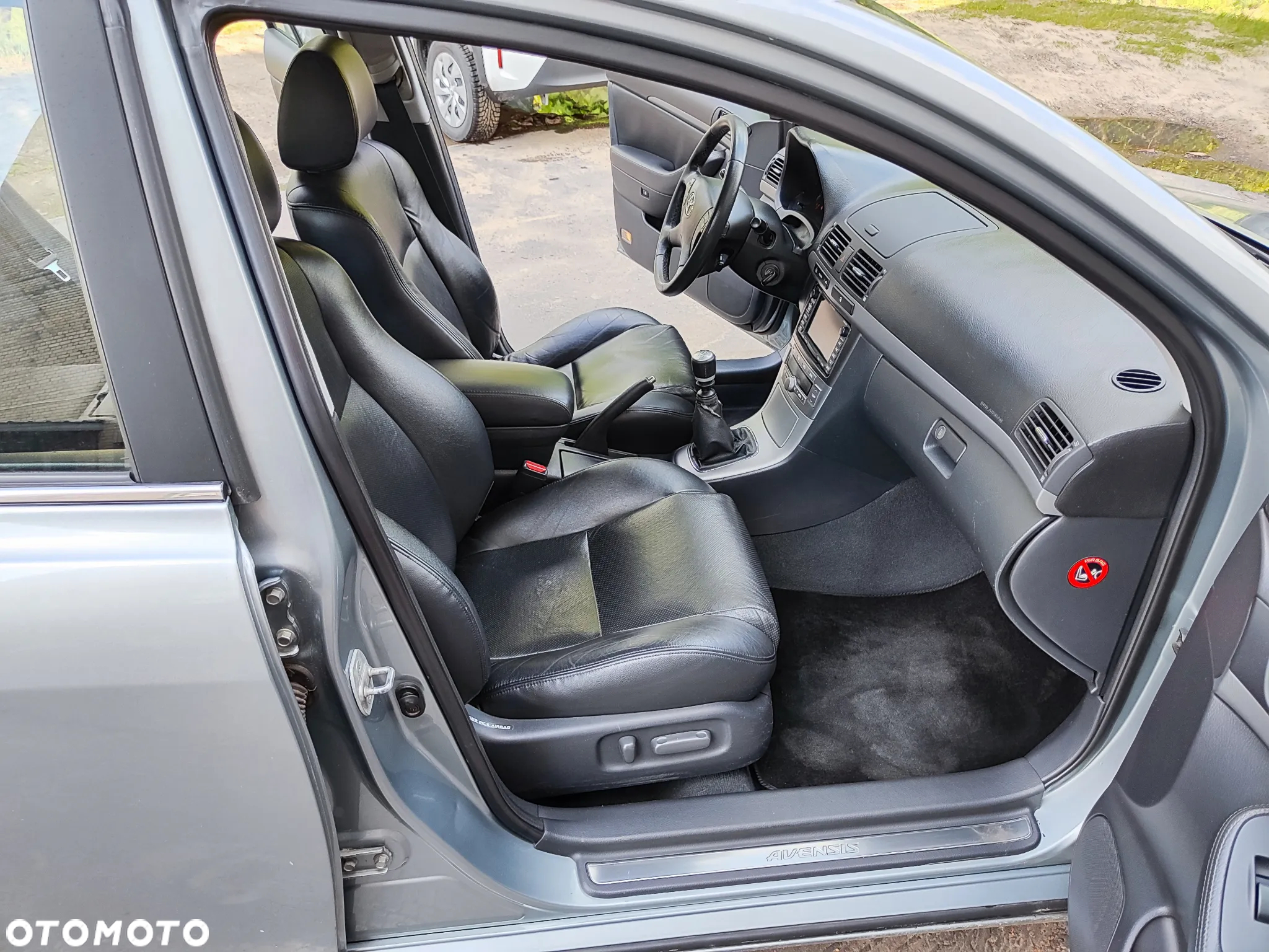 Toyota Avensis 2.2 D-4D Executive - 14