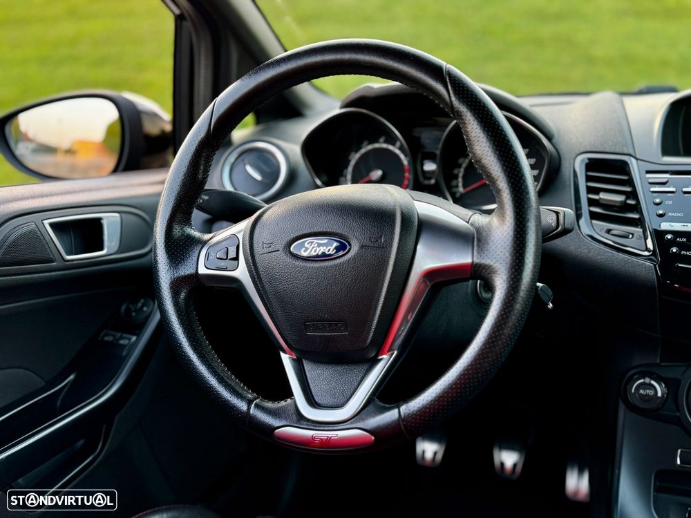 Ford Fiesta 1.6 EcoBoost c/ Pack Pele Desportiva ST — fotografia 16