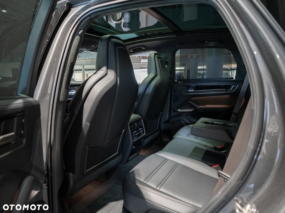 Porsche Cayenne Turbo E-Hybrid PHEV - 26