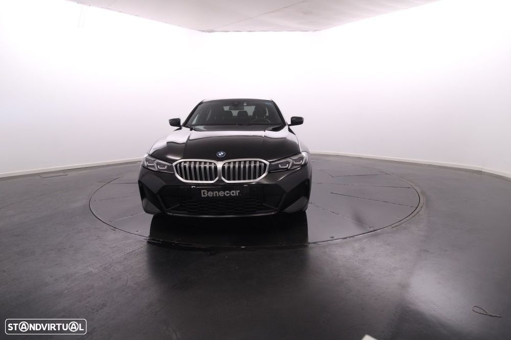 BMW 330 e Pack Desportivo M Auto - 13