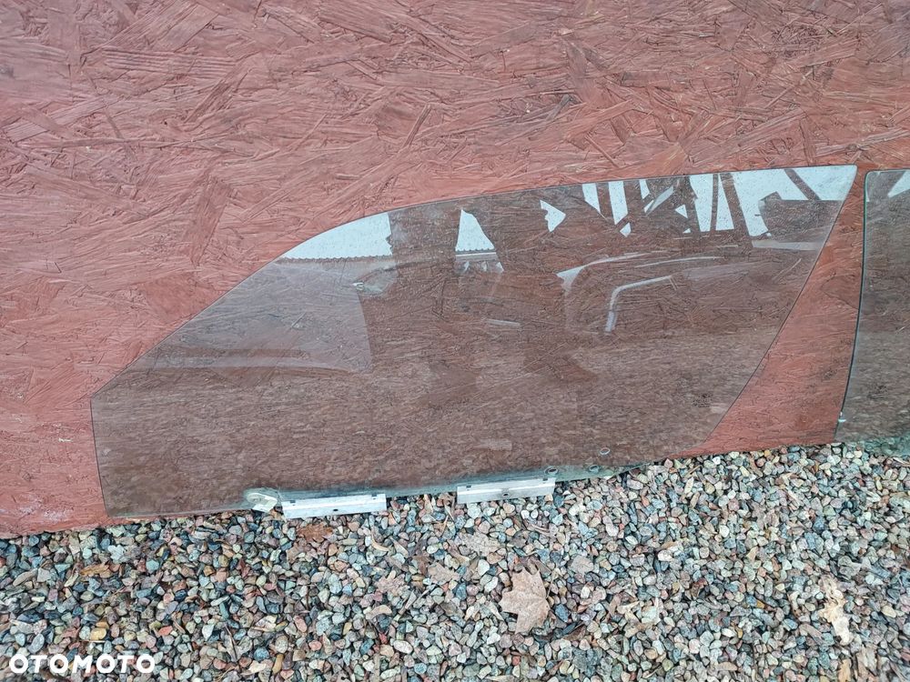 BMW E36 COUPE / CABRIO ORYGINALNE SZYBY BOCZNE ( DRZWI ) LEWA / PRAWA W BDB STANIE O NR. 1 977 514 / 8 201 041 OEM - 13