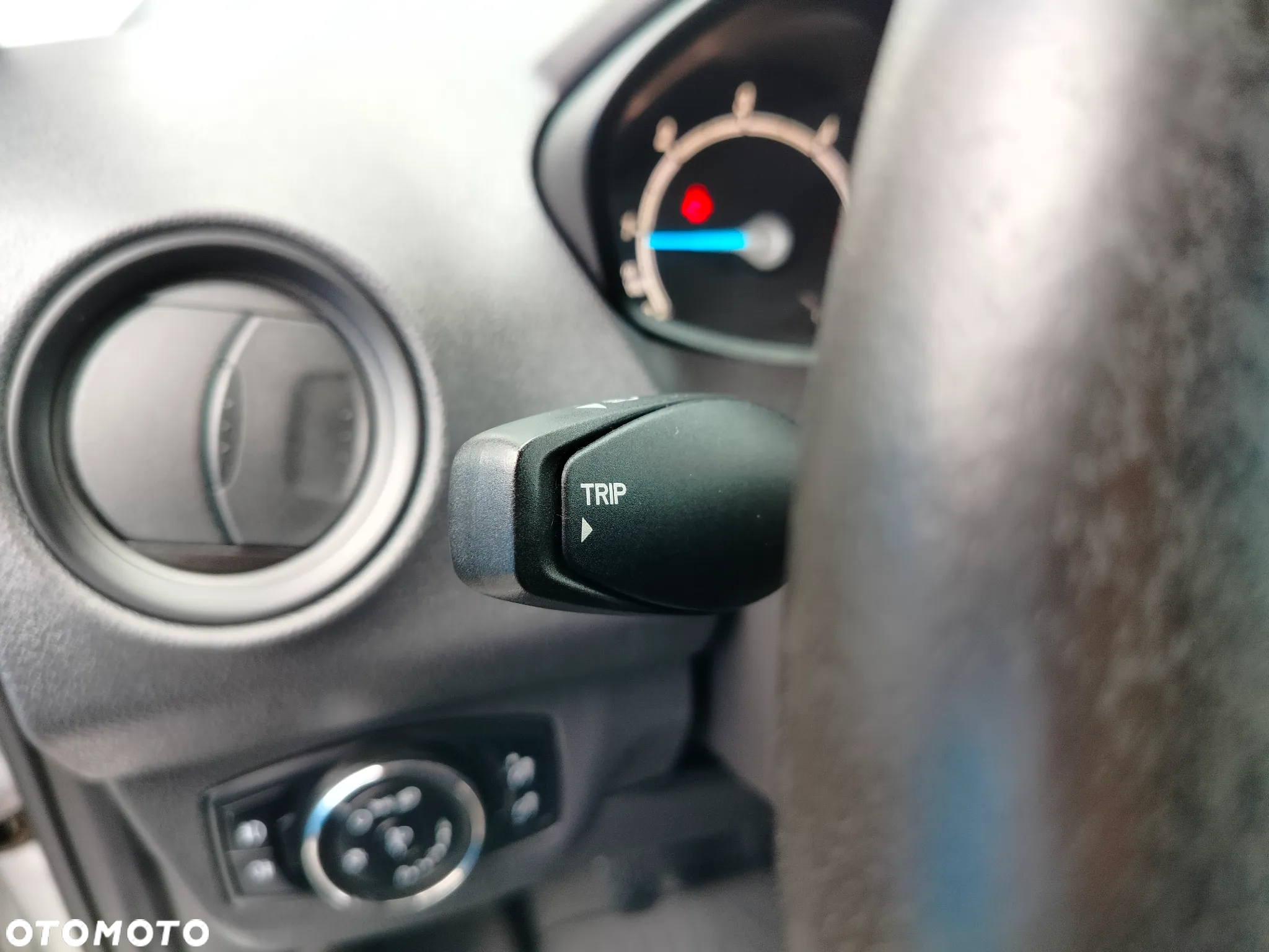 Ford Transit Courier - 16