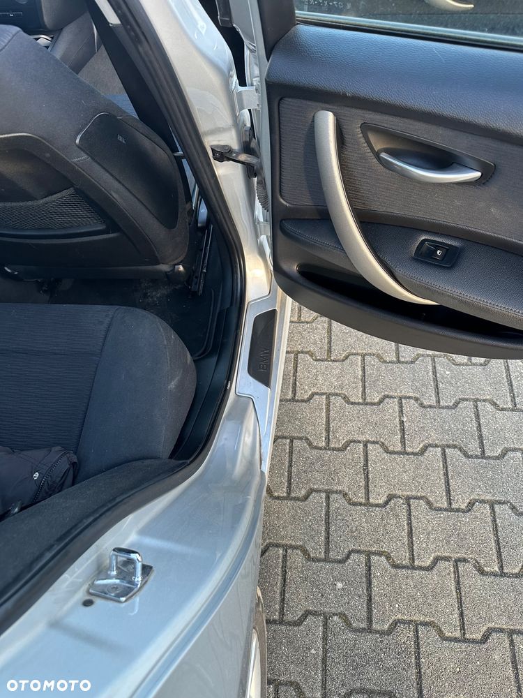 BMW Seria 1 118d DPF - 11