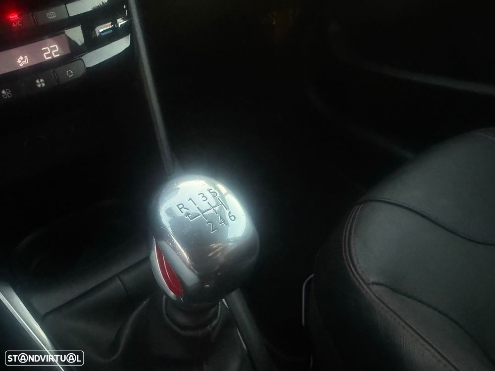 Peugeot 208 GTI 200 THP - 26