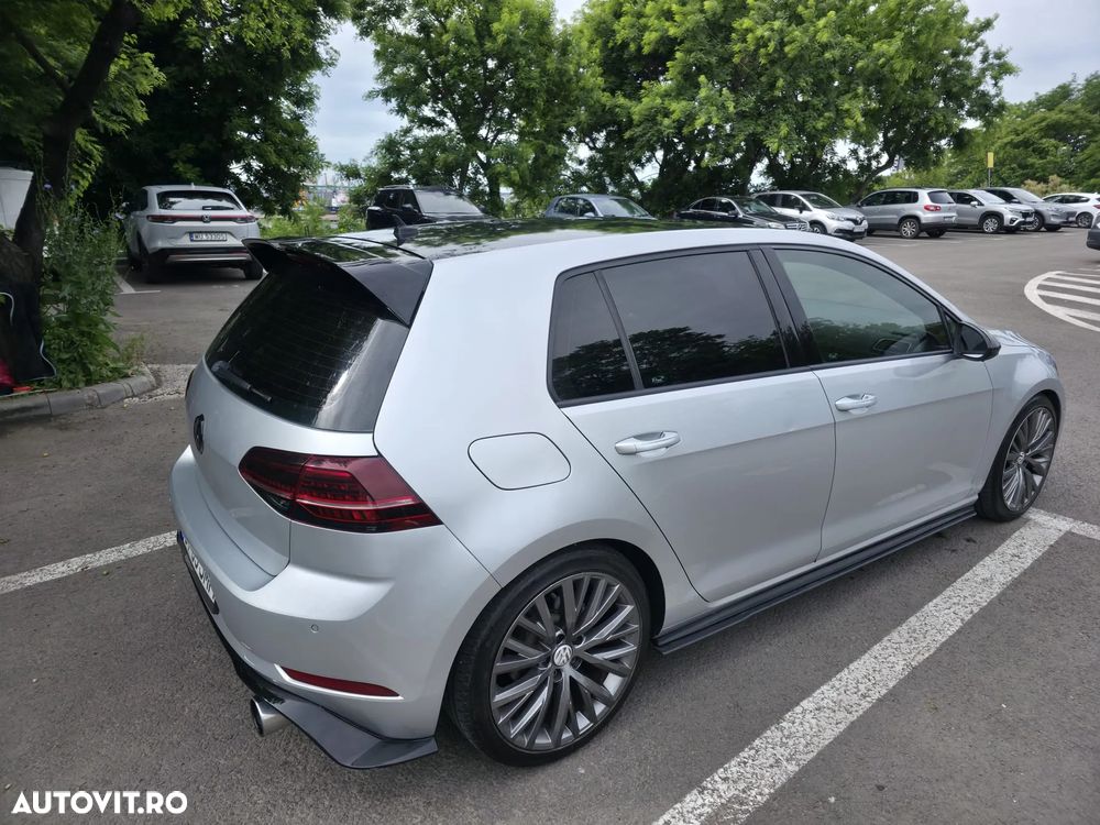 Volkswagen Golf - 6