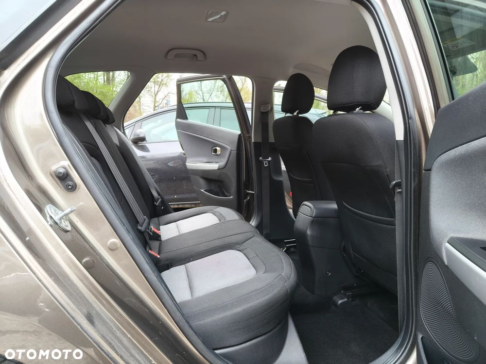 Kia Ceed - 27