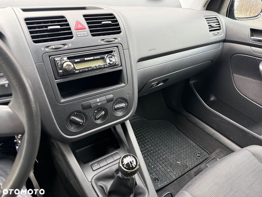 Volkswagen Golf 1.6 FSI Trendline - 6