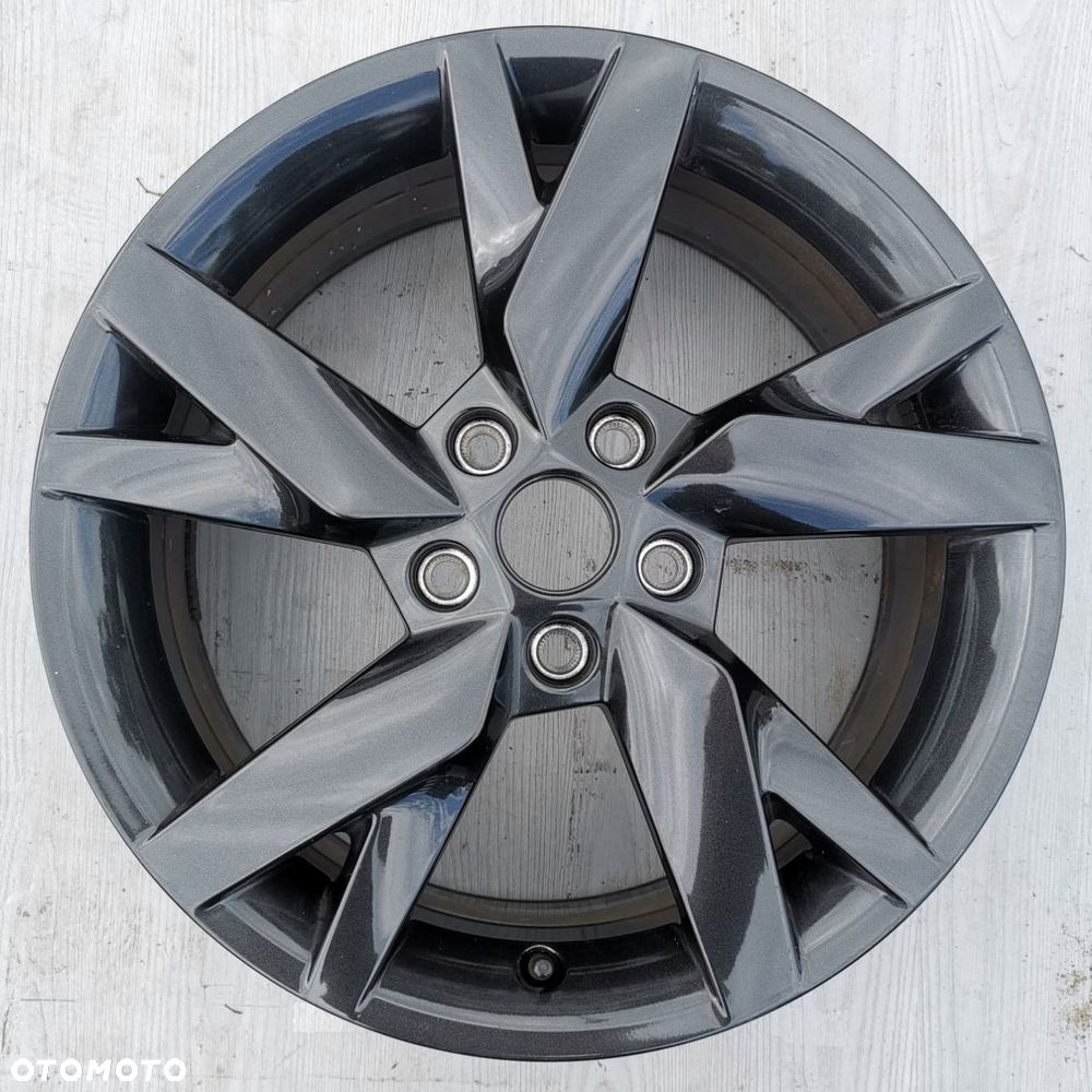 FELGA SKODA OCTAVIA 6,5J 17 ET46 5X112 5E3601025 - 1