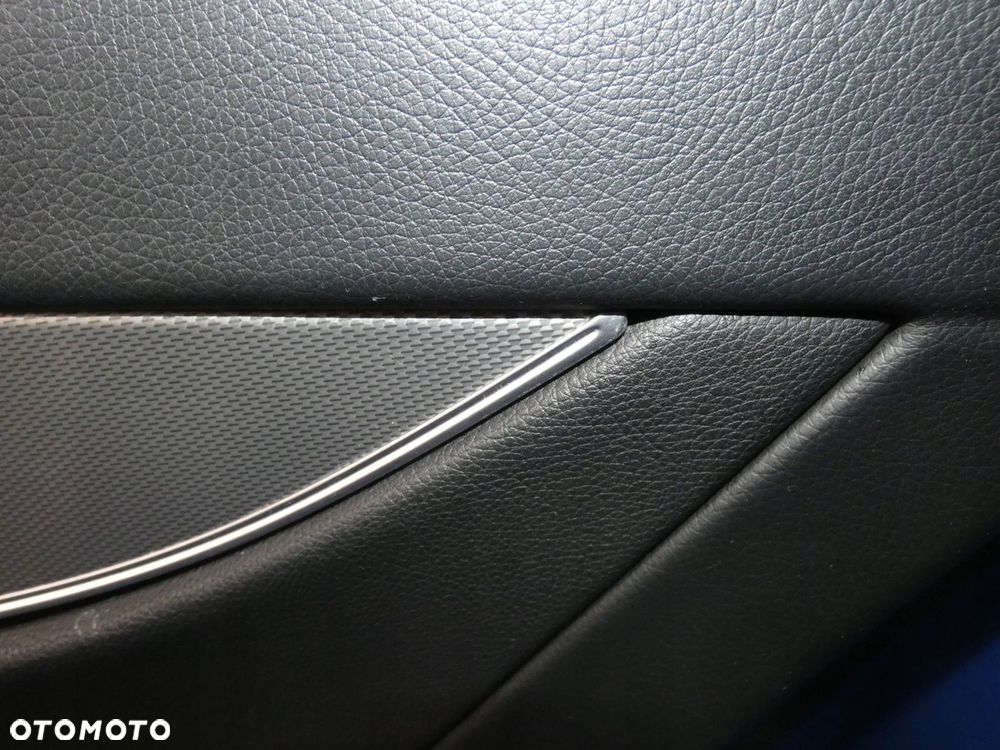 MERCEDES E KLASA W213 BOCZEK TAPICERKA DRZWI PRAWY TYŁ - 2