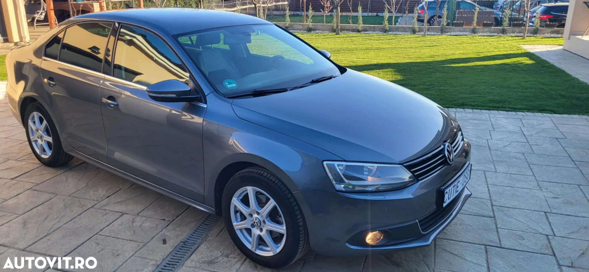 Volkswagen Jetta - 2
