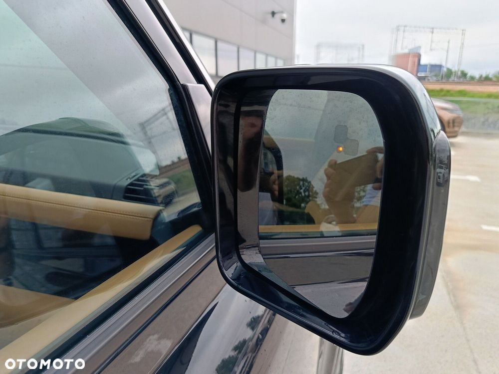 Land Rover Defender - 11