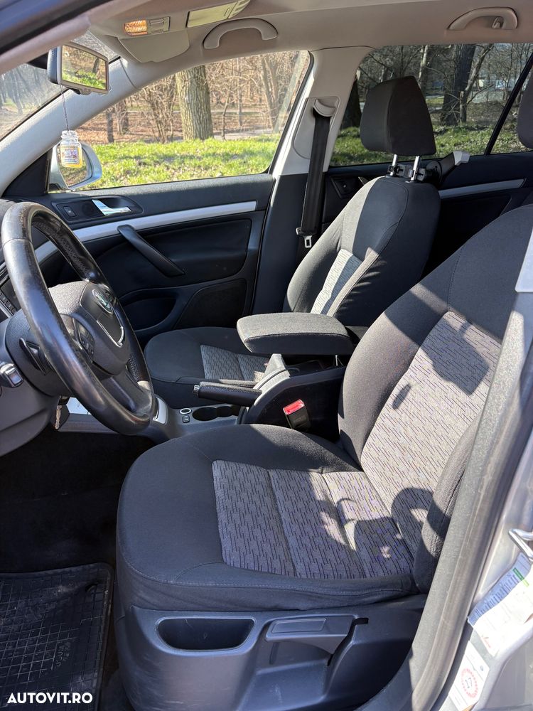 Skoda Octavia 2.0 TDI Ambiente DSG - 8